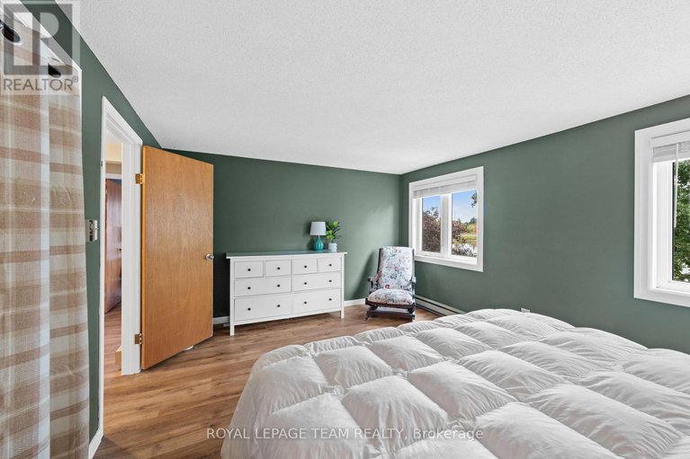 28908182/1119-firefly-lane/manotick-south-to-roger-stevens/ottawa/ontario/K4M0T6_28