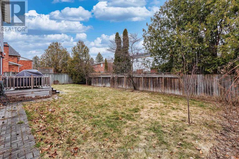 28535998/13-weatherwood-crescent/pineglencountry-place/ottawa/ontario/K2E7C5_44