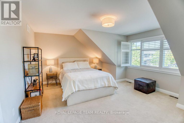 28955797/107-kitsilano-court/bruce-farmgraham-parkqualicumbellands/ottawa/ontario/K2H0B5_16