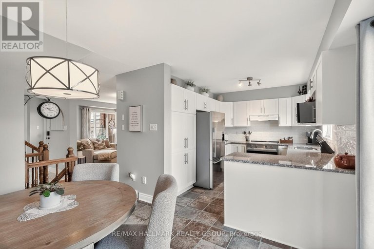 29566256/1464-bonneville-crescent/orleanssunridge/ottawa/ontario/K1C7N2_15