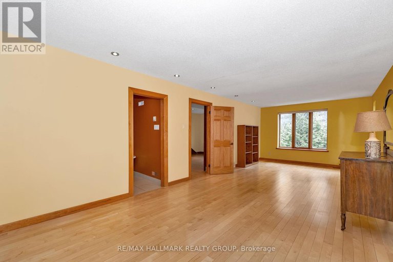 28166782/42-twilight-aka-davidson-crescent/rothwell-heights/ottawa/ontario/K1J6M3_27