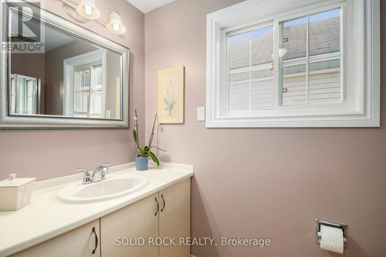 28813811/1674-sansonnet-street-s/chapel-hill/ottawa/ontario/K1C5Y6_18