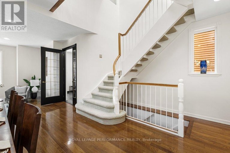 29650204/35-waverley-street/ottawa-centregolden-triangle/ottawa/ontario/K2P0T7_5