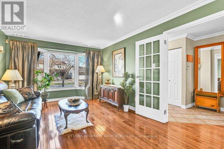 28350114/6156-vineyard-drive/convent-glen/ottawa/ontario/K1C2N6_6