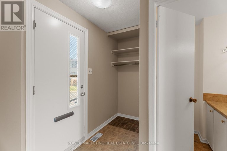 28515653/1280-bethamy-lane/beacon-hill-south/ottawa/ontario/K1J8P3_4
