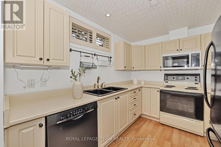 28339264/27-heritage-grove-crescent/stittsville-central/ottawa/ontario/K2S1R2_28