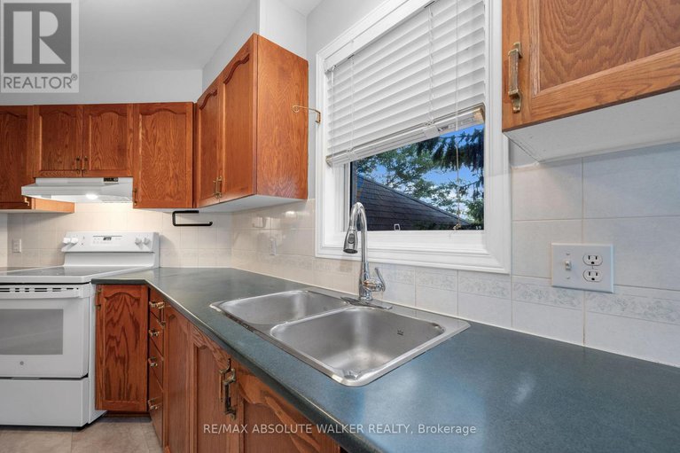 29081354/1673-locksley-lane/beaconwood/ottawa/ontario/K1J1B6_5