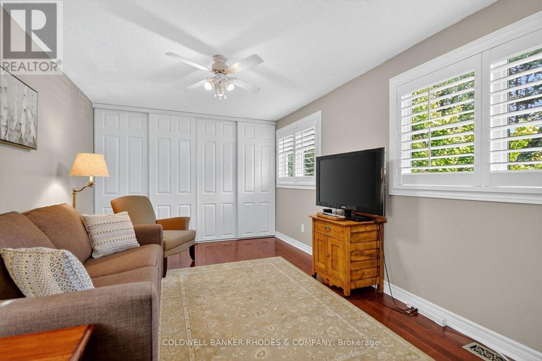 29032585/8-confederation-private/mooneys-bayriverside-park/ottawa/ontario/K1V9W6_29