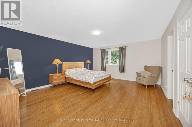 28785273/8-hyannis-avenue/cedargrovefraserdale/ottawa/ontario/K2J3H8_20