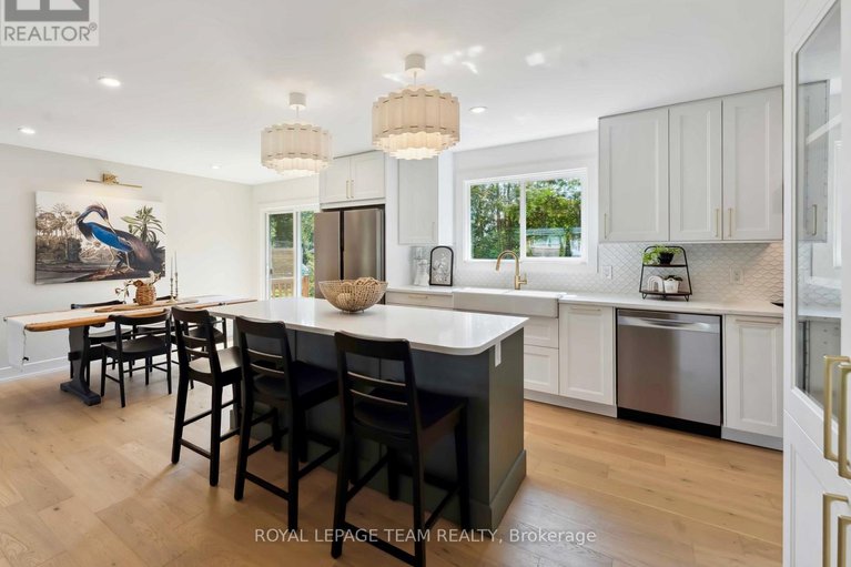 28439592/5282-hillcrest-drive/manotick-long-island-nicholls-island/ottawa/ontario/K4M1E9_11