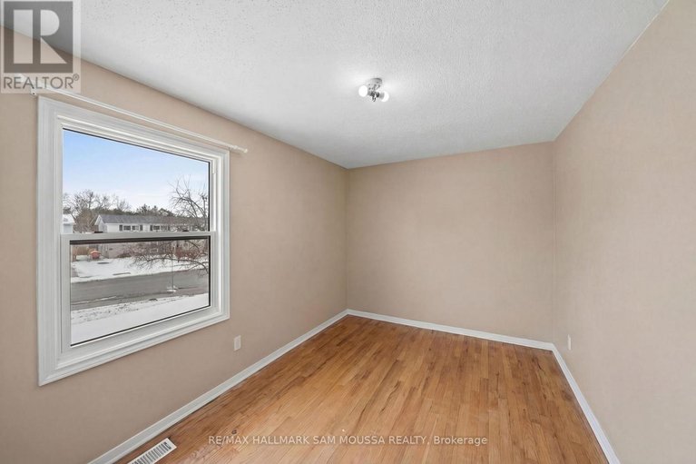29606720/46-seymour-avenue/borden-farmstewart-farmcarleton-heightsparkwood-hills/ottawa/ontario/K2E6P2_25