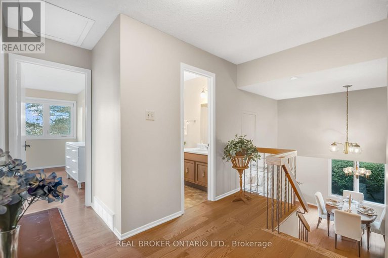 28308376/127-chimo-drive/katimavik/ottawa/ontario/K2L2G7_25