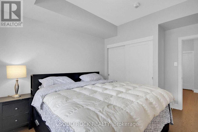28510618/301-345-elizabeth-cosgrove-private/mer-bleuebradley-estatesanderson-park/ottawa/ontario/K1W0K6_20
