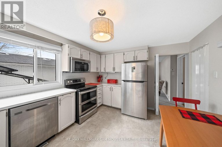 29606720/46-seymour-avenue/borden-farmstewart-farmcarleton-heightsparkwood-hills/ottawa/ontario/K2E6P2_17
