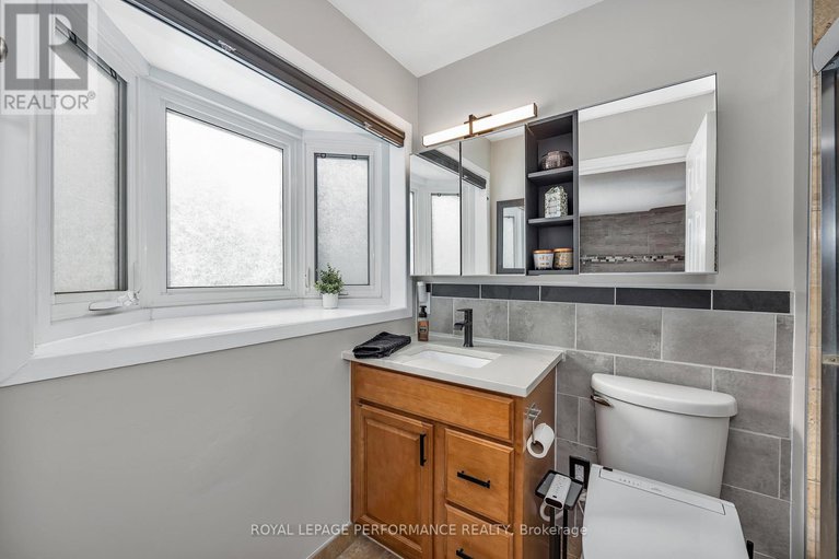 29378492/81-saddle-crescent/hunt-club-park/ottawa/ontario/K1G5L3_29