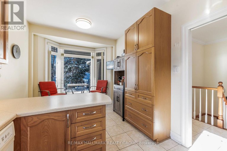 29357425/8-waterford-way/pineglencountry-place/ottawa/ontario/K2E7V4_13