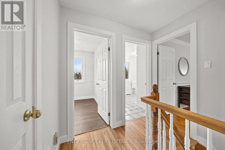 29593963/129-corvinelli-crescent/village-of-russell/russell/ontario/K4R1G4_27