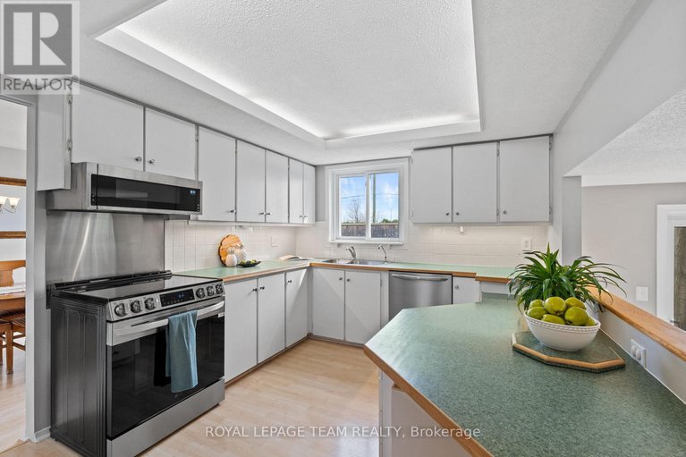 29124358/92-burnetts-grove-circle/pheasant-run/ottawa/ontario/K2J1N7_12