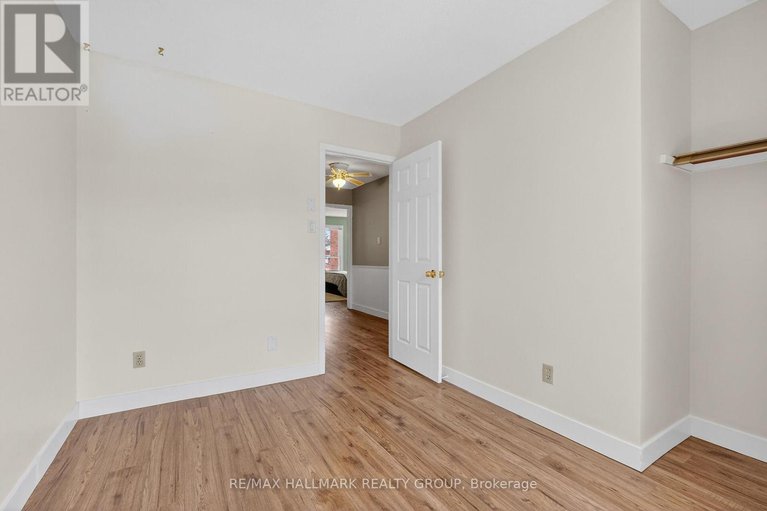 29379154/12-black-forest-lane/arbeatha-park/ottawa/ontario/K2H5C8_35