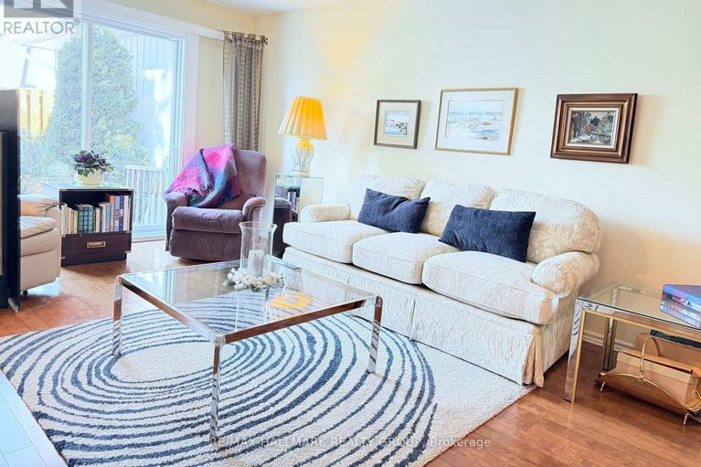 29533054/8-837-eastvale-drive/beaconwood/ottawa/ontario/K1J7T5_5