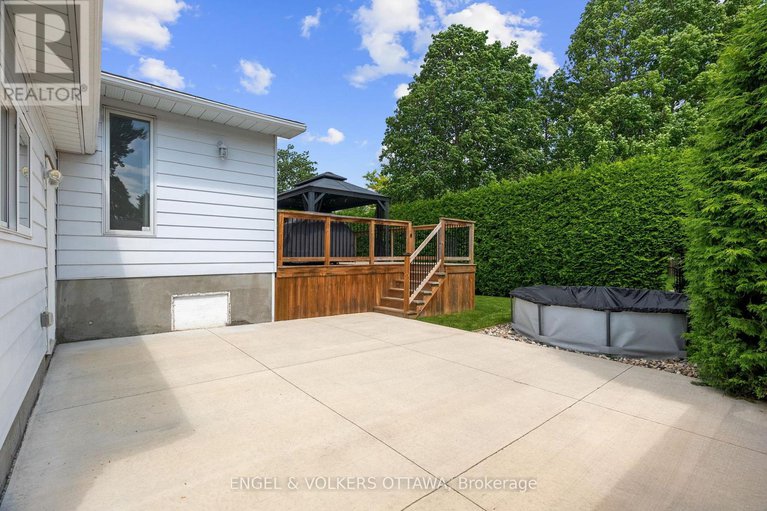 28479228/20-assiniboine-drive/borden-farmstewart-farmcarleton-heightsparkwood-hills/ottawa/ontario/K2E5R7_40