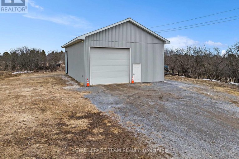28100955/672-country-street/mississippi-mills-ramsay-twp/mississippi-mills/ontario/K0A1A0_24