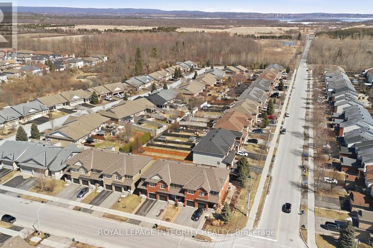 29672096/1036-marconi-avenue/morgans-grantsouth-march/ottawa/ontario/K2W0C8_37