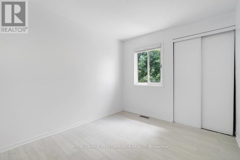 28601739/1416-caravel-crescent/bilberry-creekqueenswood-heights/ottawa/ontario/K1E3X4_22