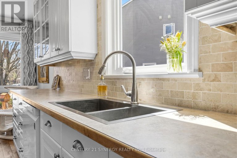 29633170/1491-briarfield-crescent/fallingbrookridgemount/ottawa/ontario/K4A1W6_16