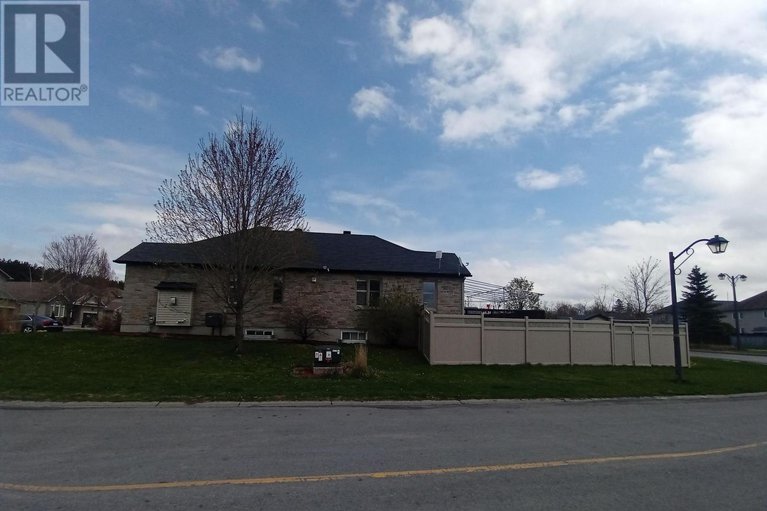 27908080/101-thivierge-court/town-of-rockland/clarence-rockland/ontario/K4K0E7_36