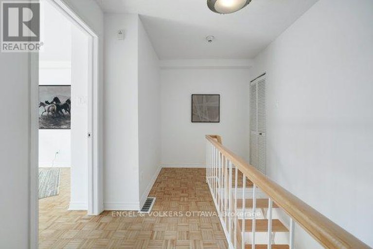 29607398/216-12-corkstown-road/lakeview-park/ottawa/ontario/K2H5B3_29