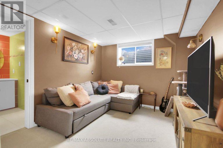 29532776/294-turnstone-court/chatelaine-village/ottawa/ontario/K1E2V2_41