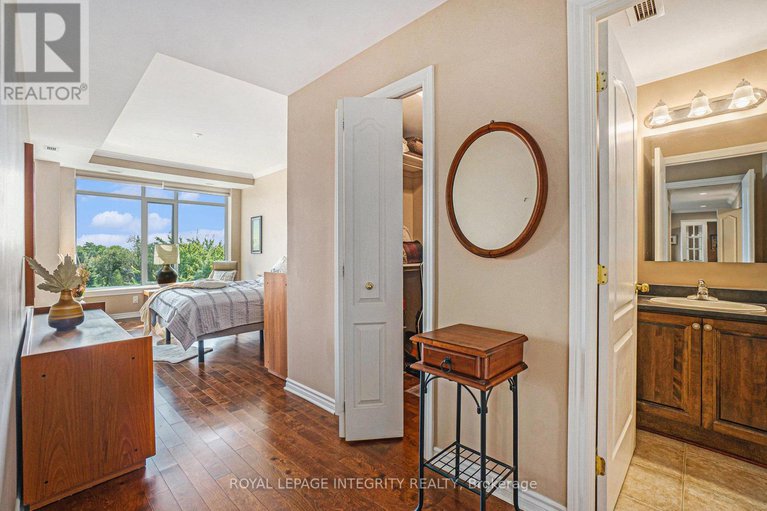 29131274/704-136-darlington-private/hunt-clubwestern-community/ottawa/ontario/K1V0X6_18