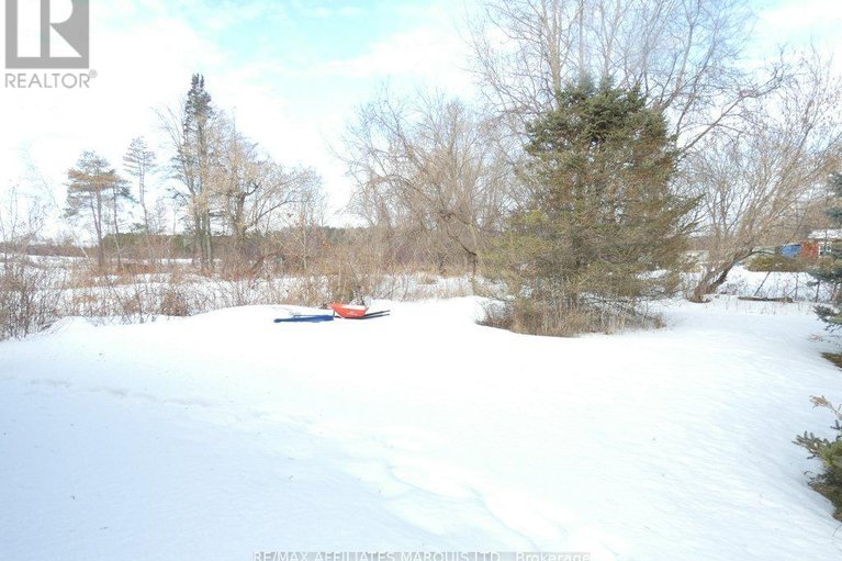 29444541/6769-st-polycarp-street/moose-creek/north-stormont/ontario/K0C1W0_32