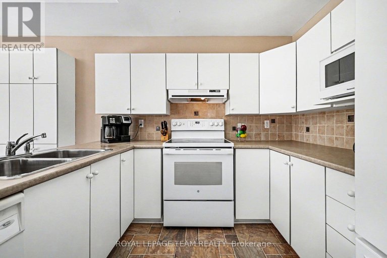 29508813/90-moresby-drive/bridlewood/ottawa/ontario/K2M2J6_13