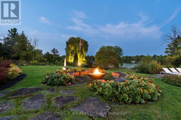 28961794/6351-rideau-valley-drive-n/manotick-south-to-roger-stevens/ottawa/ontario/K4M1B3_16