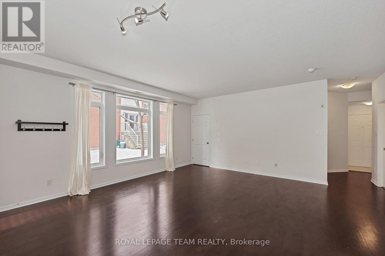 28889910/b-250-meilleur-private/vanier/ottawa/ontario/K1L0A3_8