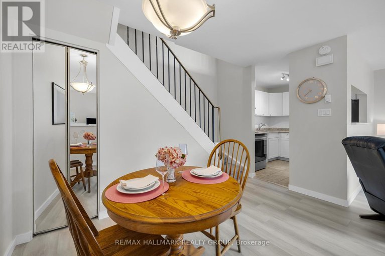 28720847/c-19-banner-road/sheahan-estatestrend-village/ottawa/ontario/K2H8T3_16