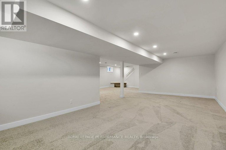 29470897/624-clarke-avenue/castle-heightsrideau-high/ottawa/ontario/K1K0Y7_33