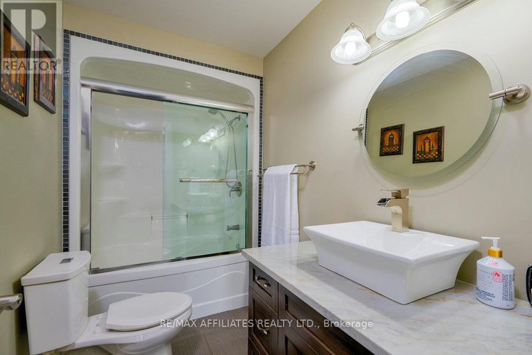 28142173/2284-summerside-drive/manotick-east-to-manotick-station/ottawa/ontario/K4M1B4_29