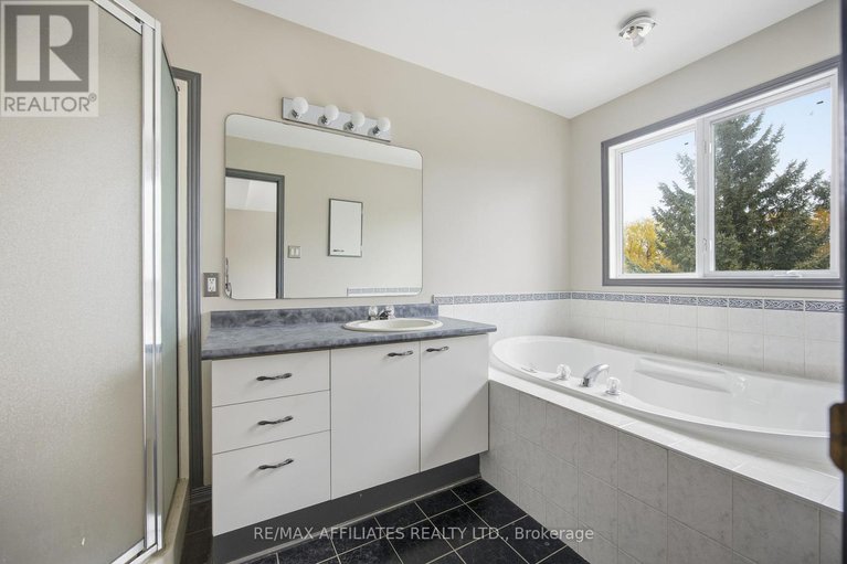 29125287/137-hearst-way/katimavik/ottawa/ontario/K2L4G5_24