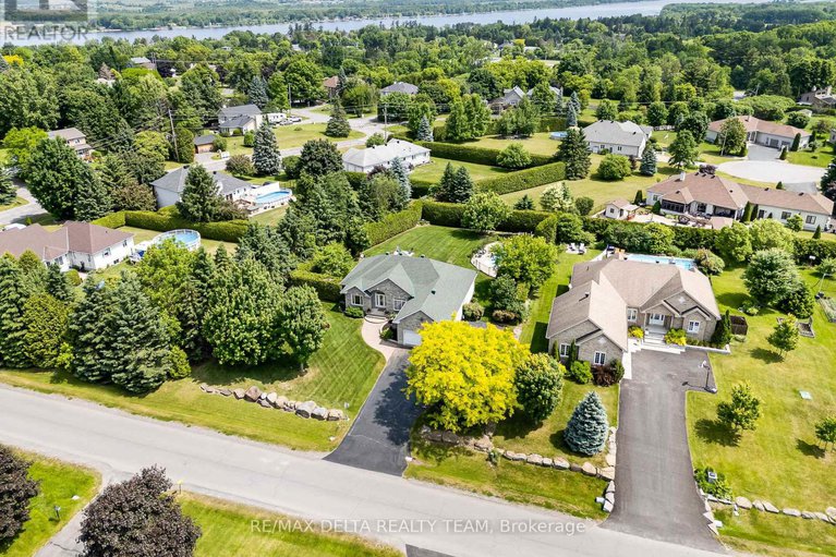28499288/1147-fieldown-street/cumberland-ridge/ottawa/ontario/K4C1R7_40