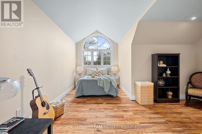 28316771/2377-pine-avenue/manotick-east-to-manotick-station/ottawa/ontario/K4M1B4_31