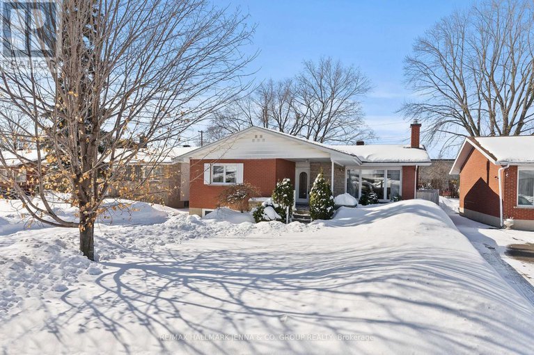 29393824/866-claude-street/castle-heightsrideau-high/ottawa/ontario/K1K2S6_1