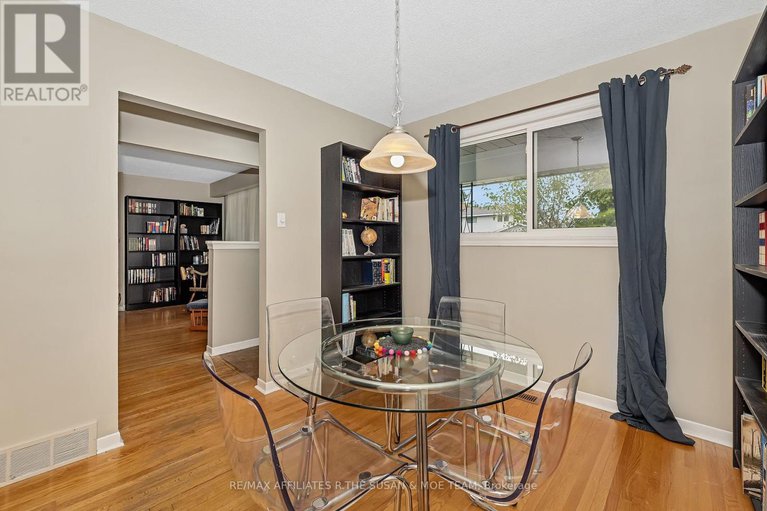 28906635/596-dickinson-avenue/riverside-park-south/ottawa/ontario/K1V7J4_12