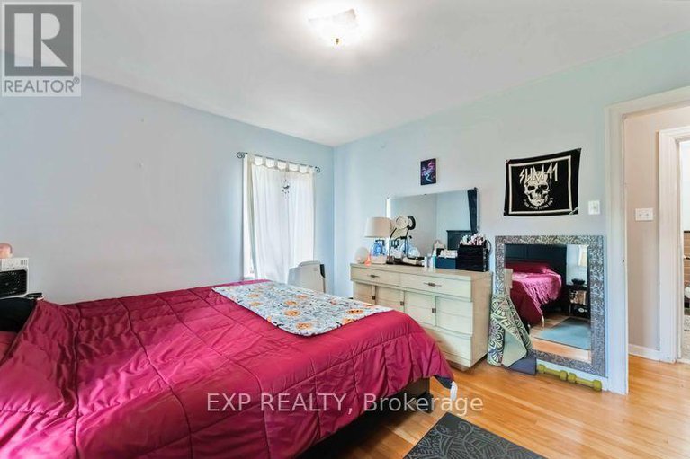 28788281/878-ivanhoe-avenue/queensway-terrace-north/ottawa/ontario/K2B5S5_14