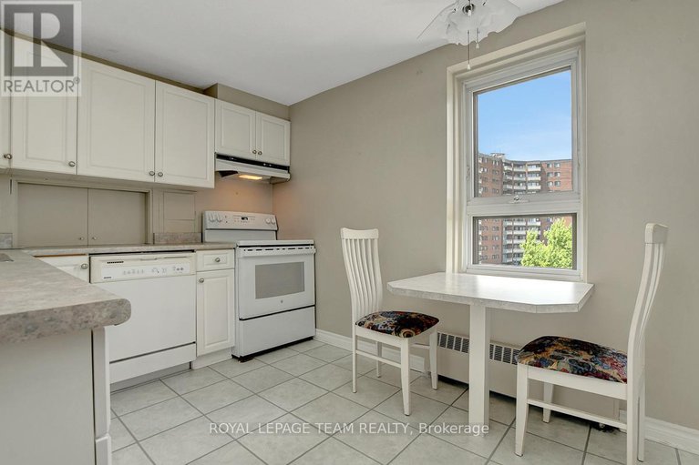 28601735/601-1356-meadowlands-drive-e/borden-farmstewart-farmcarleton-heightsparkwood-hills/ottawa/ontario/K2E6K6_11