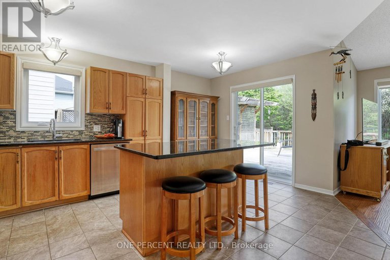 28322814/33-shannondoe-crescent/bridlewood/ottawa/ontario/K2M2H1_12