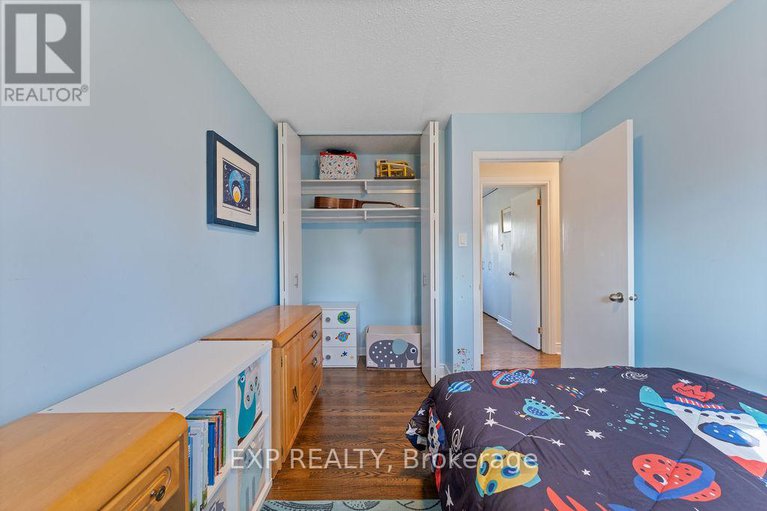 29077566/19-sunnycrest-drive/city-viewskylinefisher-heightsparkwood-hills/ottawa/ontario/K2E5Y3_22