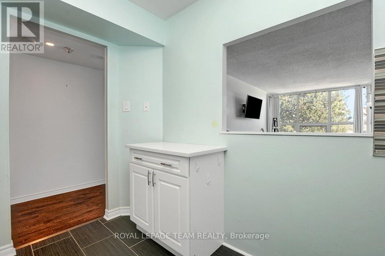 28414487/303-1500-riverside-drive/riverview-park/ottawa/ontario/K1G4J4_10